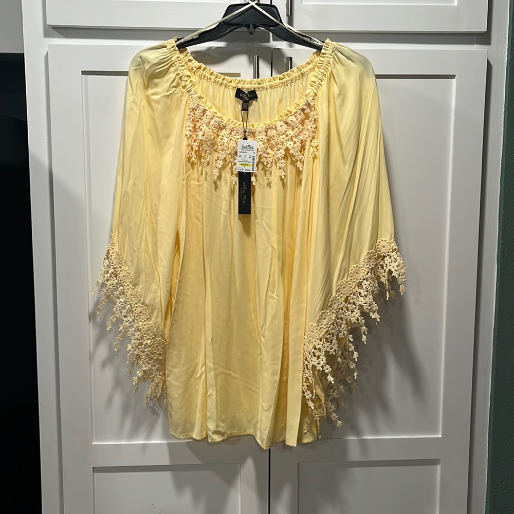 New with tags, beautiful lacy, yellow blouse for spring or summer 1 X.